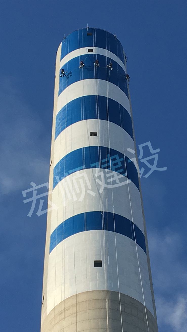水泥煙囪外壁刷藍白色環標識能讓城市環境添加一道風景！